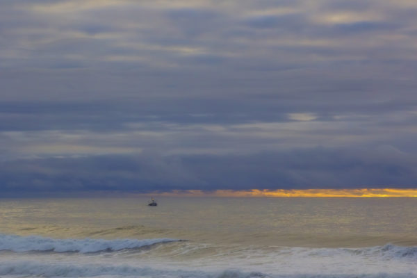 cloudy-ocean-sunset_z1yBjJtd
